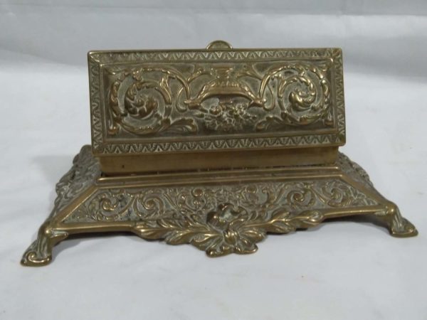 lot 662 vintage decorative brass desk tidy / stamp box - Image 6