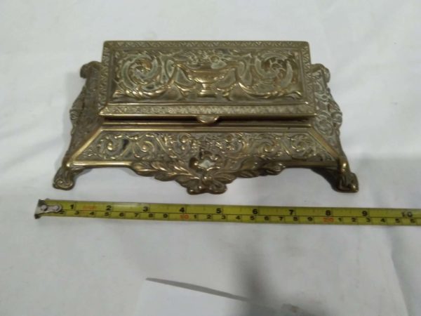 lot 662 vintage decorative brass desk tidy / stamp box - Image 4