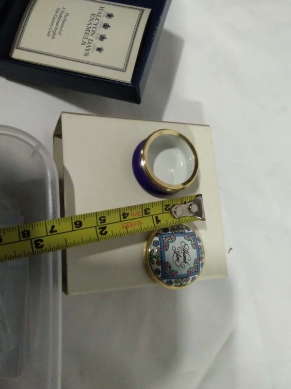 lot 677 collectable Halcyon Enamel Thank you pill Box - Image 3