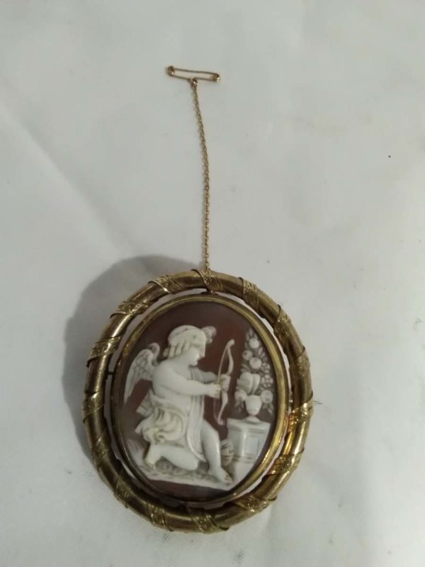 lot 678 large unusual Victorian Pinchbeck Cameo Brooch - Image 5