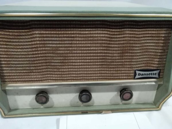 lot 689 vintage Dansette Conquest record player 1964 ( spares repairs) - Image 2