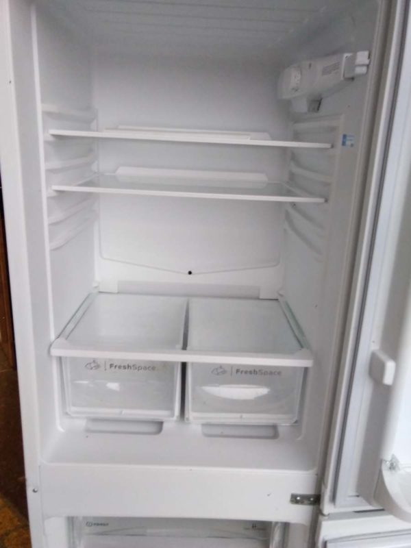 lot 697 Indesit fridge frezzer - Image 5