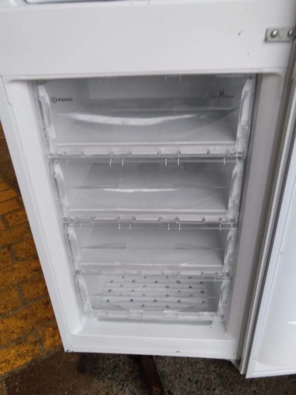 lot 697 Indesit fridge frezzer - Image 4