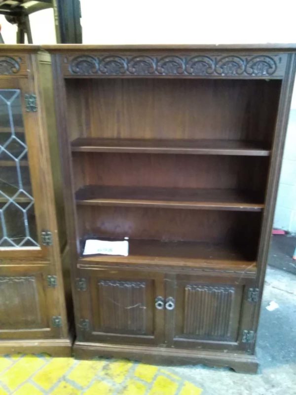 lot 698 linen fold design display unit & cabinet ( crack in glass) - Image 2