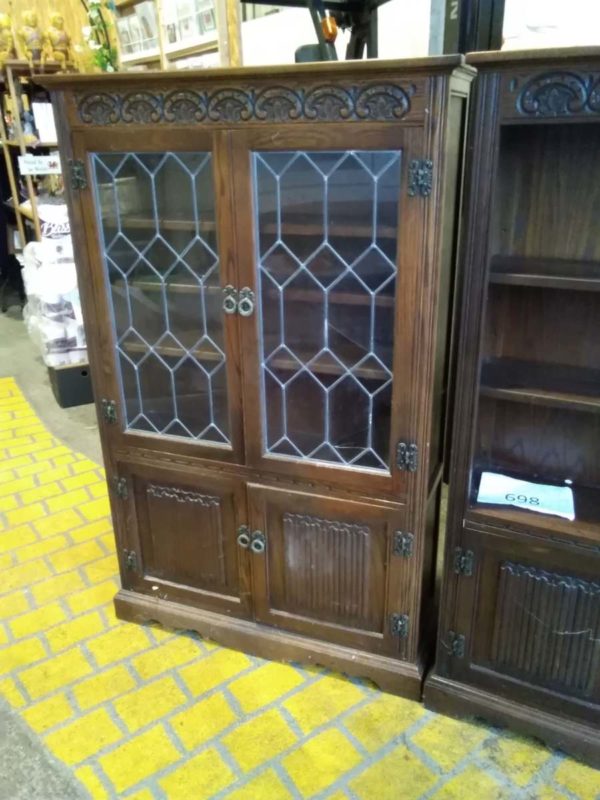 lot 698 linen fold design display unit & cabinet ( crack in glass) - Image 6