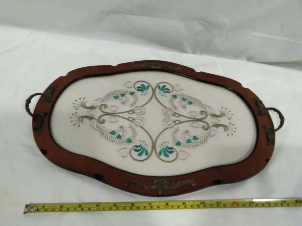 lot 710 vintage decorative embrodered tray - Image 2