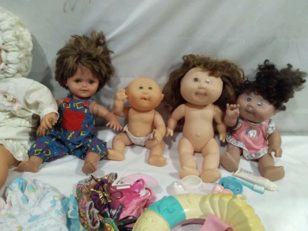 lot 711 Vintage Tiny Tim, Cabbage patch dolls with accessories, etc. - Image 5