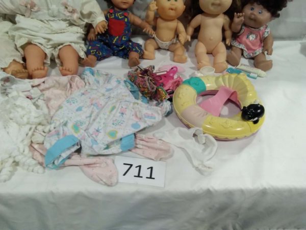 lot 711 Vintage Tiny Tim, Cabbage patch dolls with accessories, etc. - Image 4