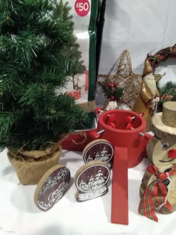 lot 713 Christmas decorations & accessories - Image 2