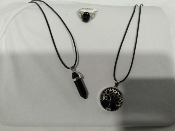 lot 714 2 x black crystal pendants & a ring