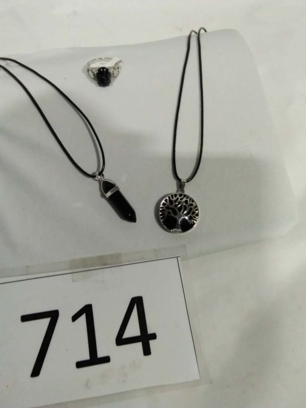 lot 714 2 x black crystal pendants & a ring - Image 2