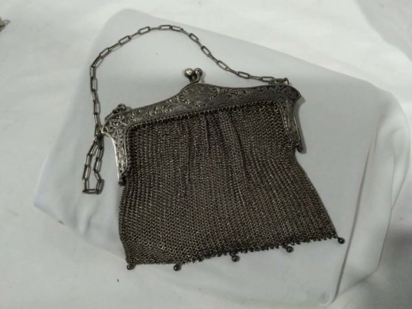 lot 717 vintage chain mail bag