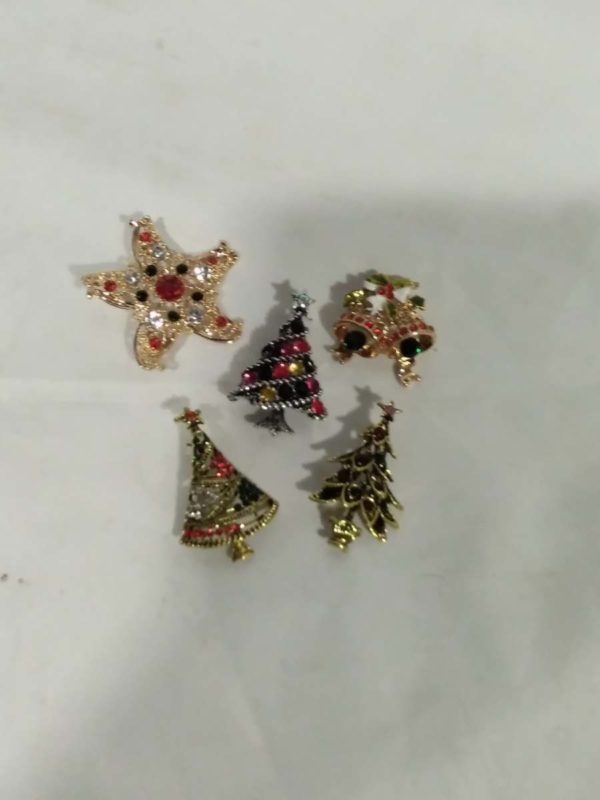 lot 721 5 x Xmas brooches