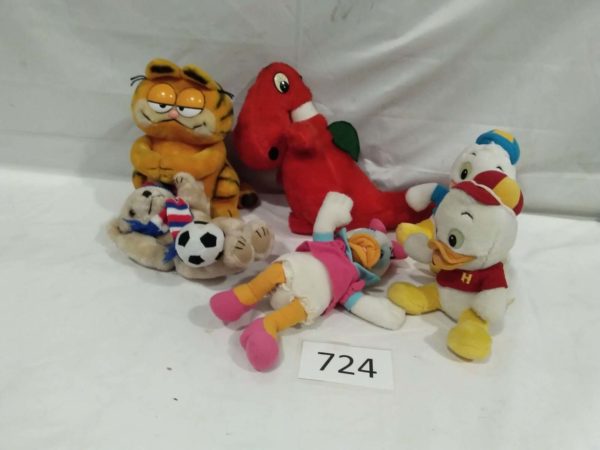 lot 724 cuddly toys & teddies including Garfield