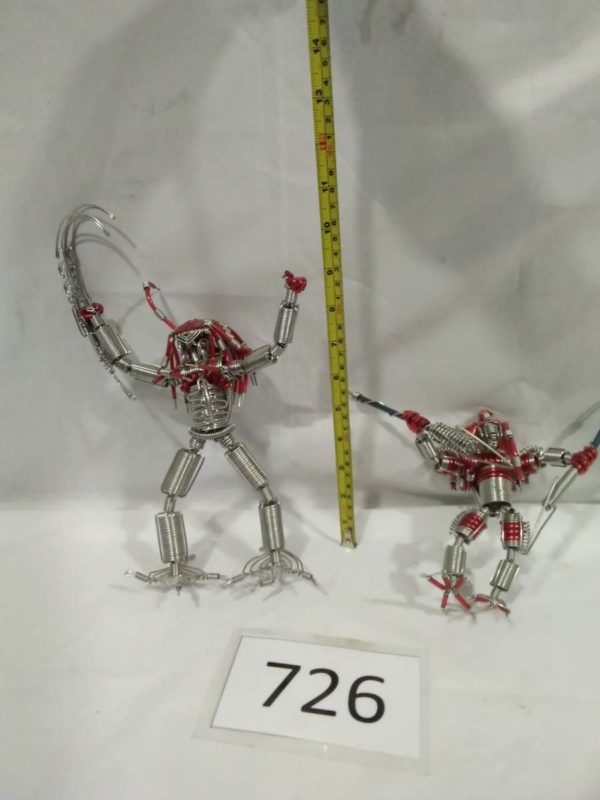 lot 726 2 x wire predator figures - Image 3