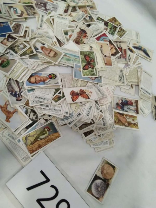 lot 729  quantity of cigarette cards - Image 2