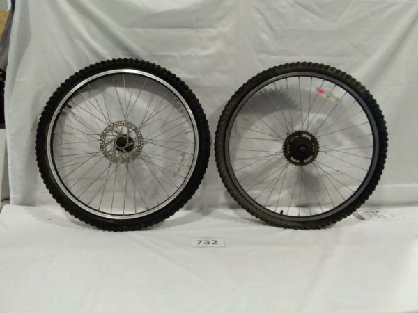 lot 732 2 x bicycle wheels