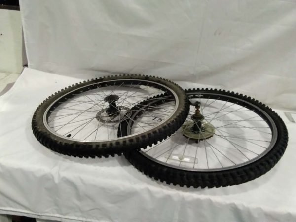 lot 732 2 x bicycle wheels - Image 3