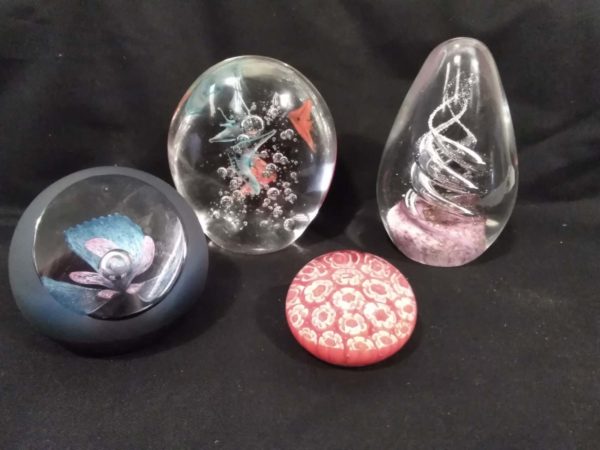 lot 738 4 x glass paperweights including Caithness