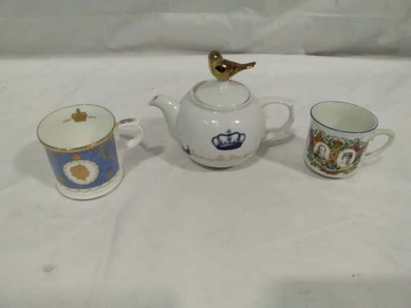 lot 742 Commemorative teapot & mugs (1 boxed)