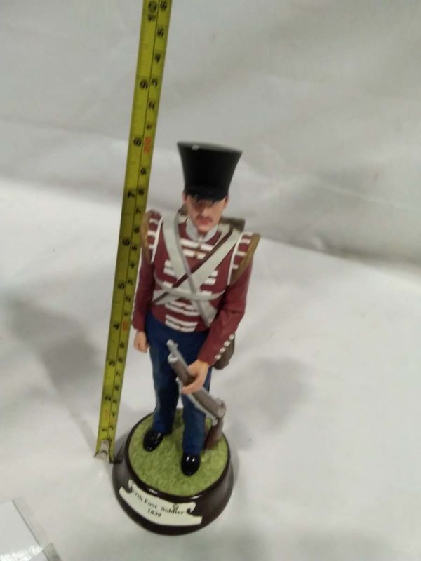 lot 743 Regency Fine Artis 17th Foot Soldier 1839 figurine - Image 3