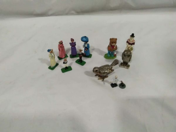 lot 744 6 x Britians figures (1 broken)  & various others