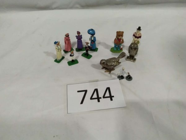 lot 744 6 x Britians figures (1 broken)  & various others - Image 2