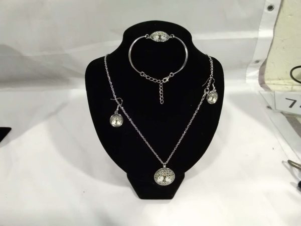 lot 748 tree of life necklace, earrings & bangle