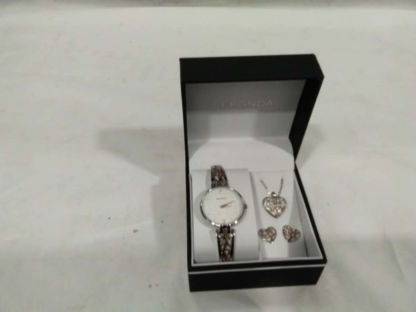 lot 754  boxed Sekonda watch earrings & pendant gift set