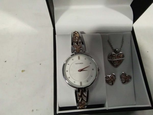 lot 754  boxed Sekonda watch earrings & pendant gift set - Image 4