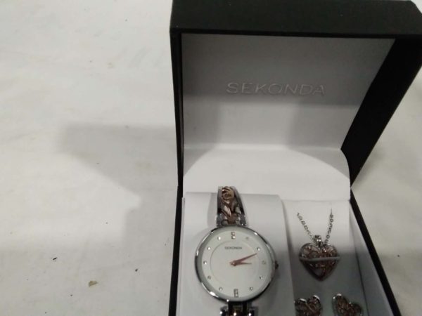 lot 754  boxed Sekonda watch earrings & pendant gift set - Image 3