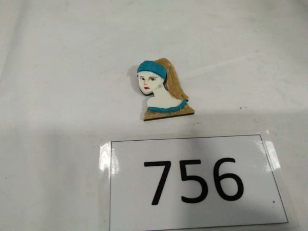 lot 756  Attractive Resin girl brooch - Image 3