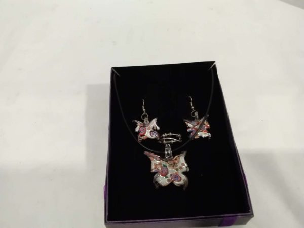 lot 767 glass butterfly & earring gift set and a sterling silver ring - Image 2