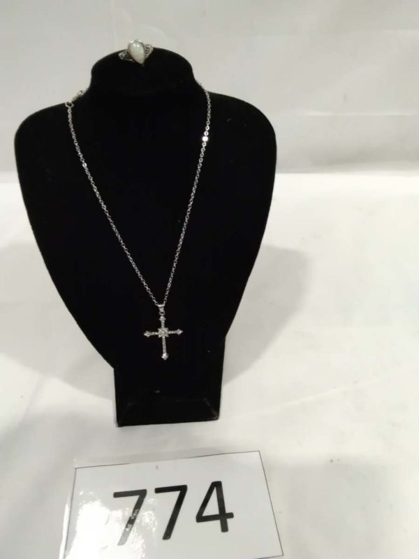 lot 774 cross pendant & ring - Image 2