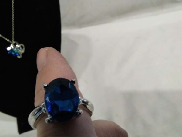 lot 777 Attractive Blue stone pendant and ring - Image 5