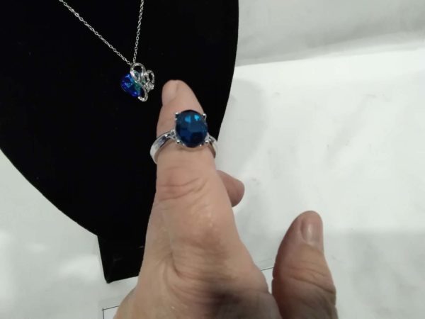 lot 777 Attractive Blue stone pendant and ring - Image 4