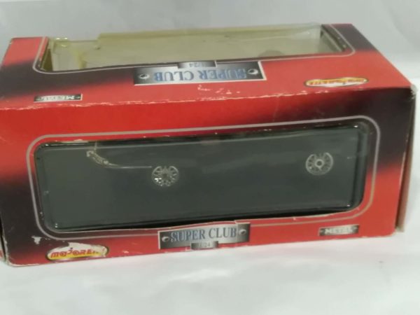 lot 784 2 x classic model cars - Image 6