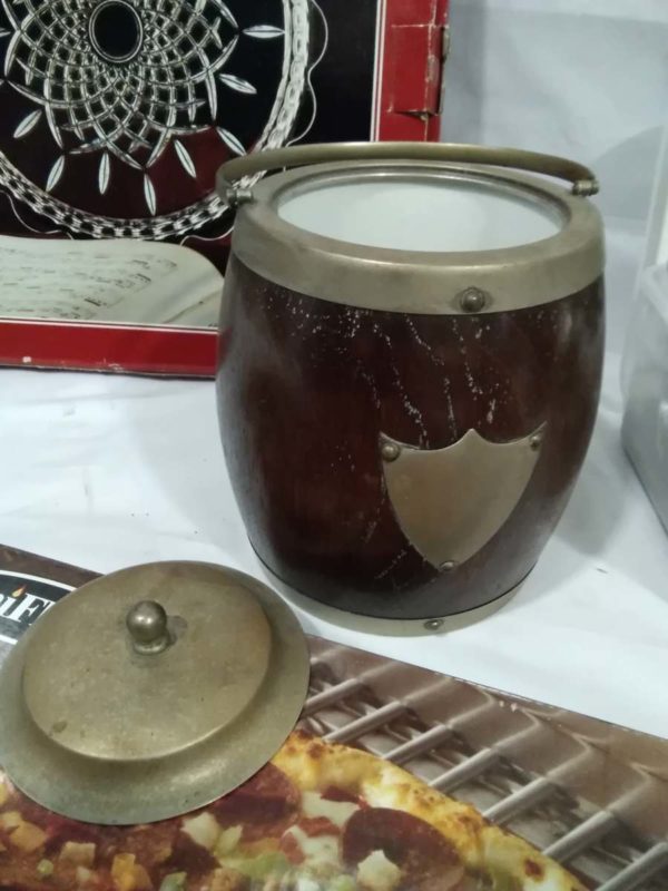 lot 796 epns & oak ice bucket with liner, bread crock, crystal plate, tray etc - Image 6