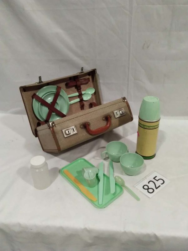 lot 825 picnic set - Image 2