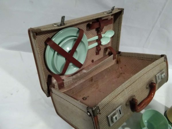 lot 825 picnic set - Image 5