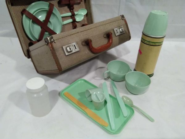 lot 825 picnic set - Image 4