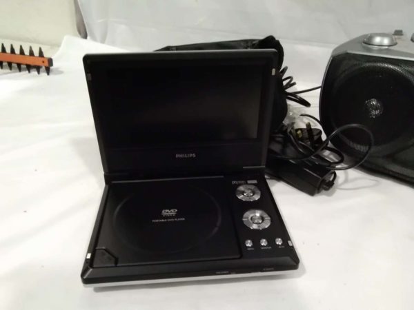 lot 826 portable dvd &cd radio player - Image 4