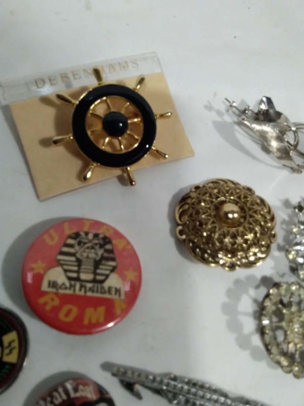 lot 835 brooches, badges, scarf clip - Image 4