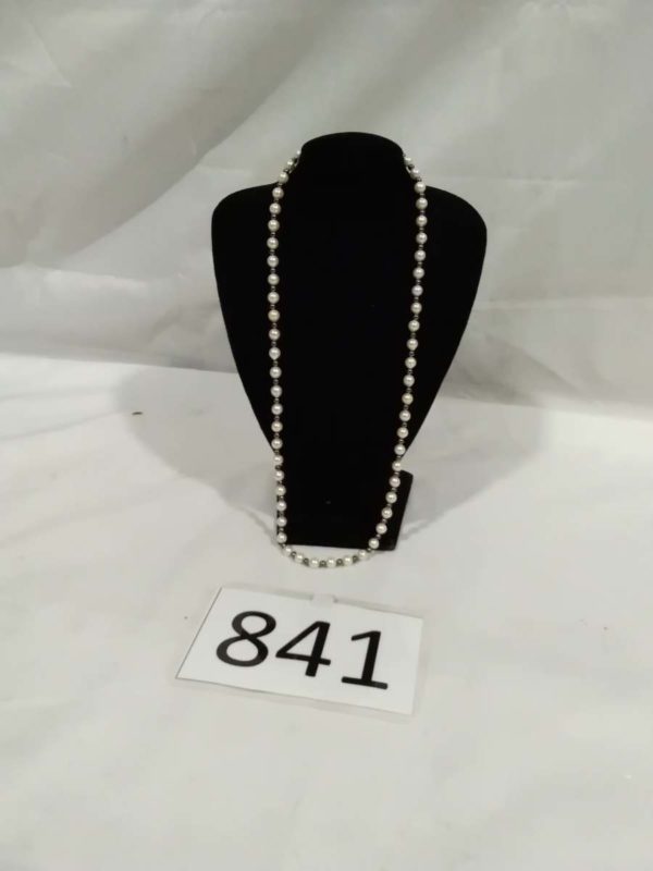 lot 841 Attractive pearl necklace – sterling silver clasp - Image 2