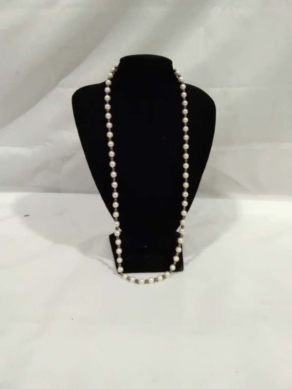 lot 841 Attractive pearl necklace – sterling silver clasp