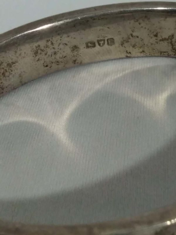 lot 849 vintage hinged & Engraved sterling silver bangle - Image 4