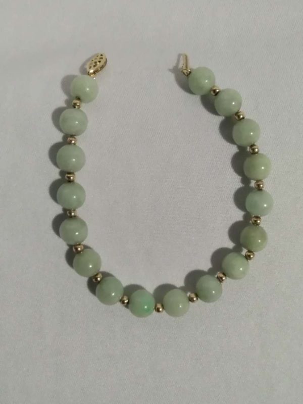 lot 850 Chinese jade bracelet with 14ct gold fittings