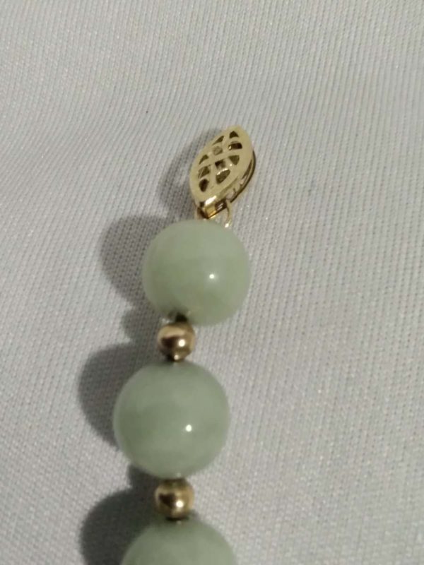 lot 850 Chinese jade bracelet with 14ct gold fittings - Image 2