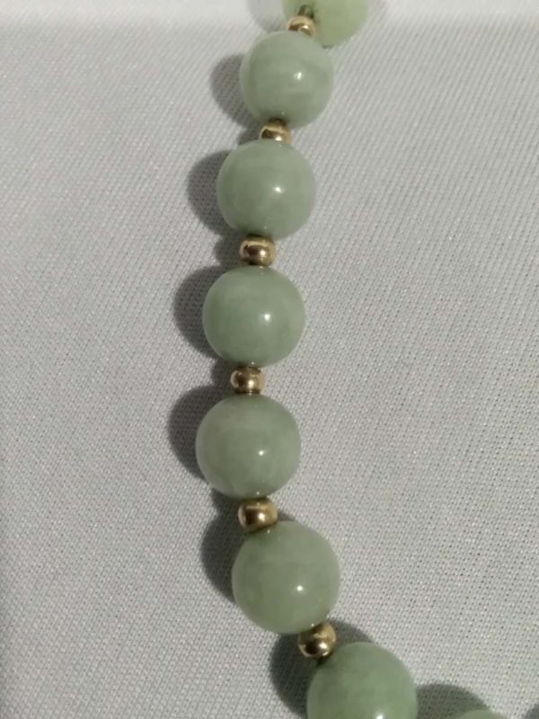 lot 850 Chinese jade bracelet with 14ct gold fittings - Image 3