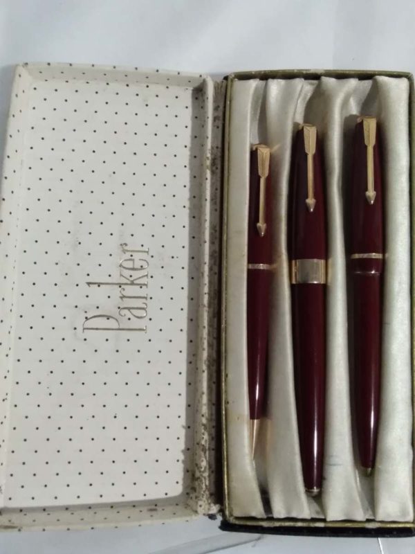 lot 860 vintage cased three piece parker pen set 14ct nib